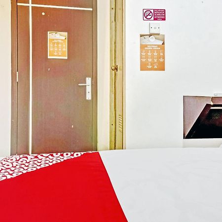 OYO 90692 Point Hostel Jakarta Exterior foto