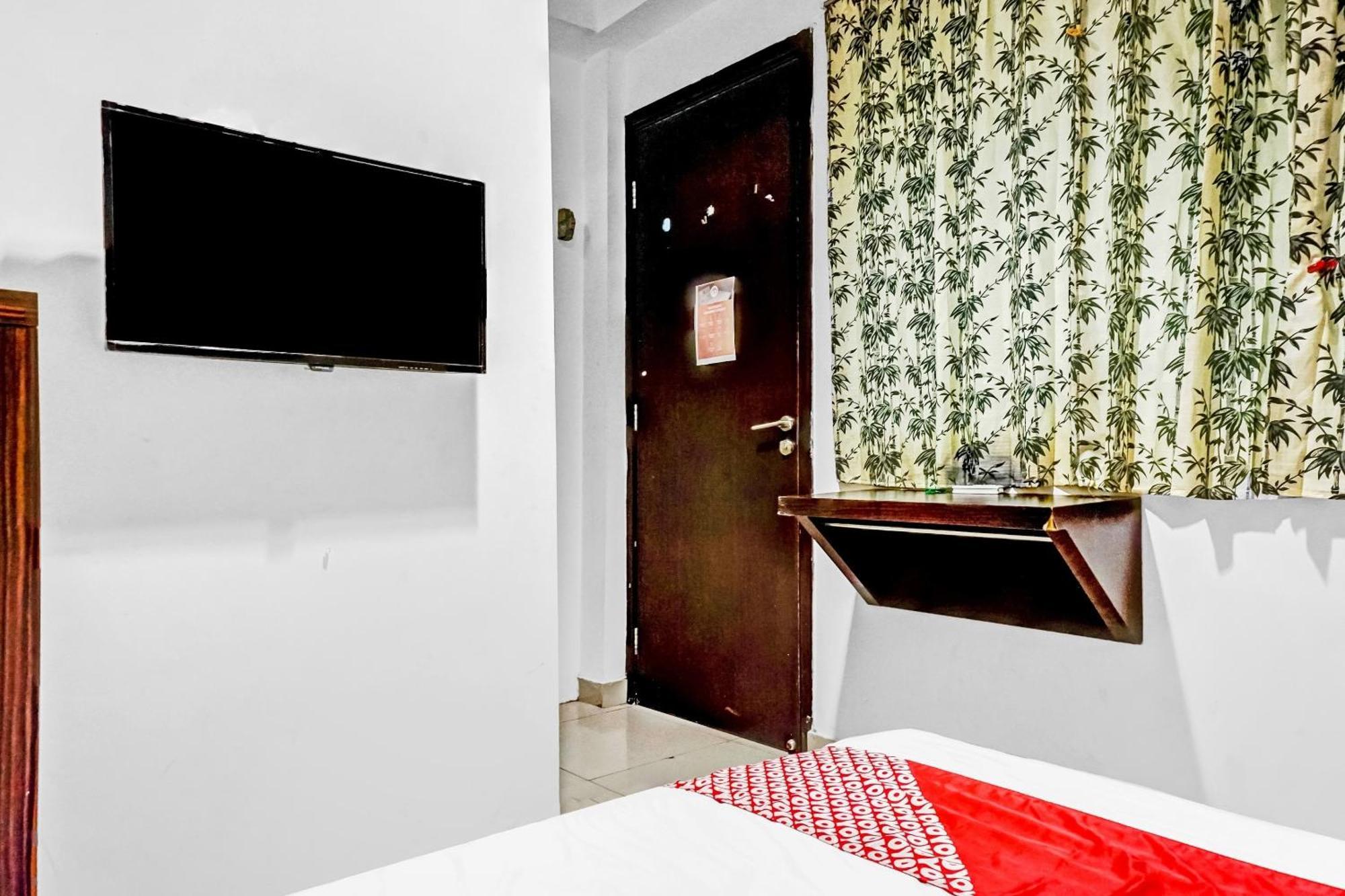 OYO 90692 Point Hostel Jakarta Exterior foto